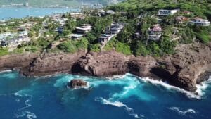 Spitting caves in Oʻahu, Hawaii